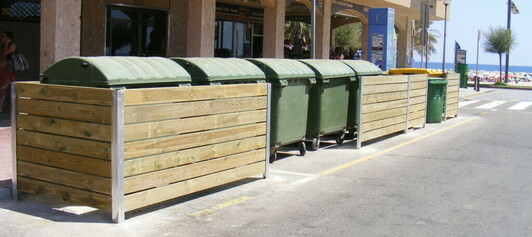 Cubre-contenedor-para-admirar-Cubre-contenedor-de-madera-y-hierro-entorno-urbano-e1455092612203-1024x456.jpg