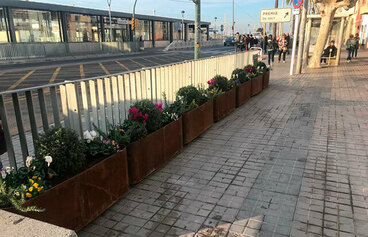 Humanització del passeig Camí Ral amb jardineres, arbres i altres accions que el facin més apte per al trànsit de vianants