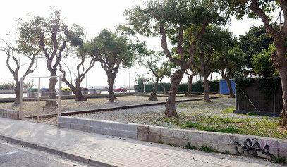 Crear un parc infantil al carrer Segarra amb Camí Ral