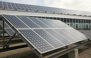 Instal·lar plaques de captació fotovoltaica als edificis de les noves oficines municipals (c/Unió) i a la Biblioteca Martí Rosselló